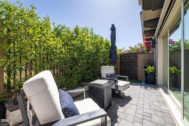 Building Photo - 7347 E Vista Bonita Dr