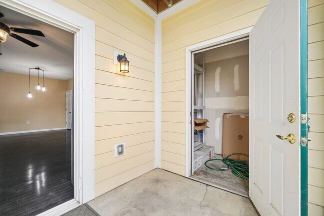 Building Photo - 3842 Carberry Dr