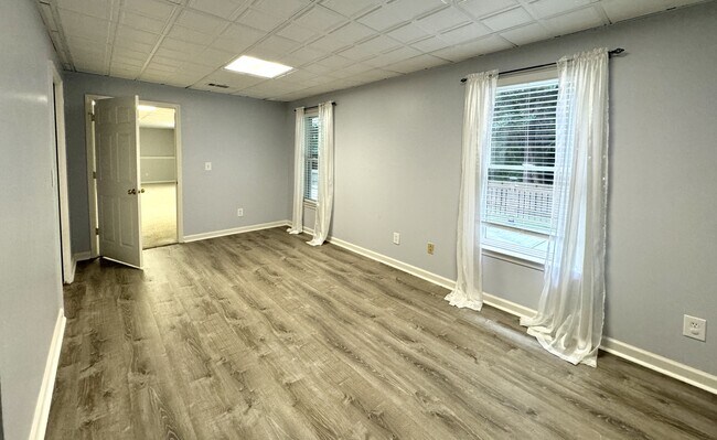 Building Photo - 125 Witheridge Dr