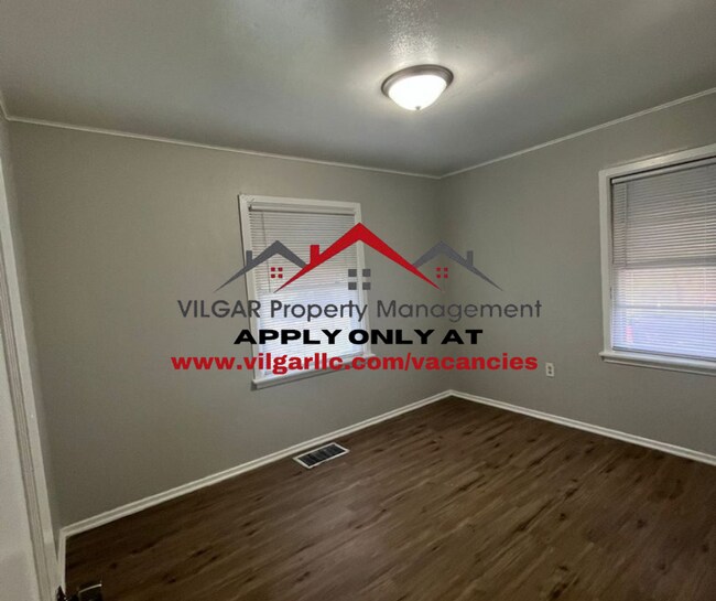 Building Photo - Step into comfort and convenience with this spacious 3-bedroom, 1-bathroom single-family home des...