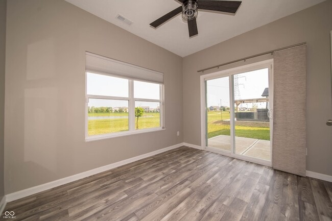 Building Photo - 7062 English Oak Dr