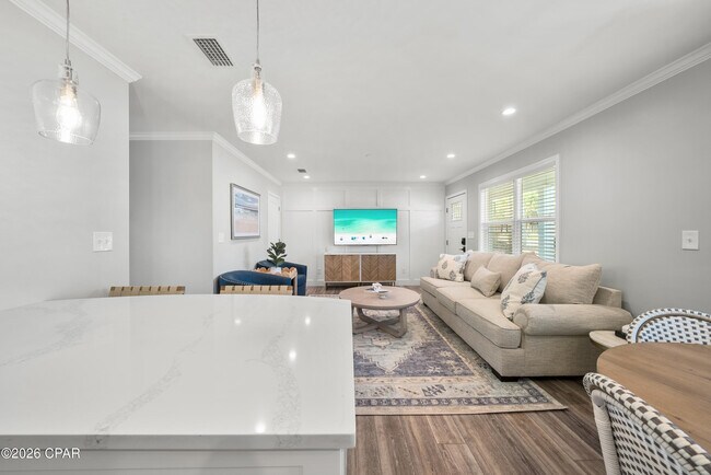 Building Photo - 121 Lakeside Cir