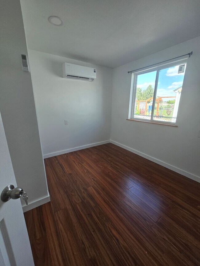 Building Photo - Beautiful 2Bedroom Home Available Now!