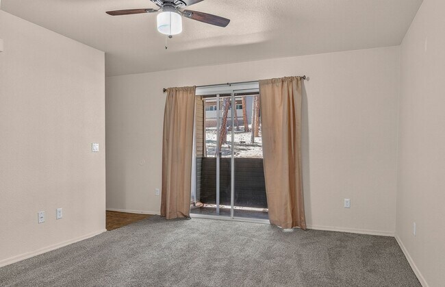 Building Photo - Move-In Ready 2-Bed Condo in The Arbors