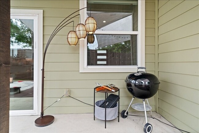 Building Photo - 6301 Santos St