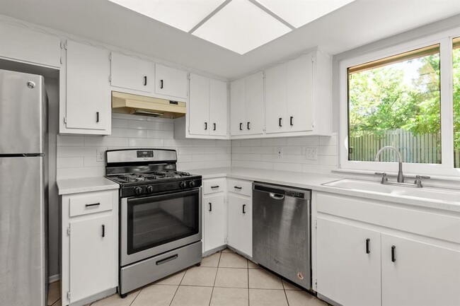 Building Photo - 10425 Quail Ridge Dr