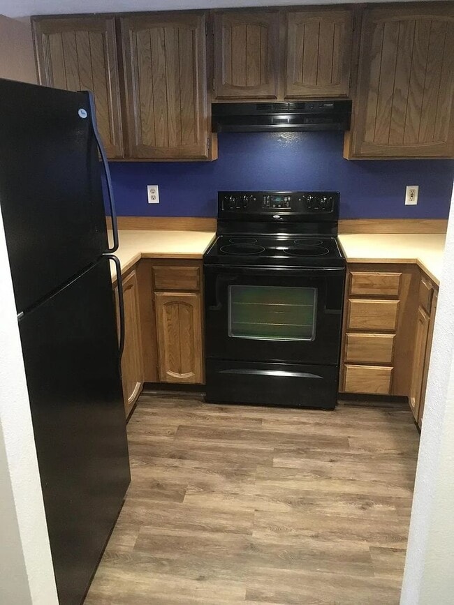 Building Photo - 2 Bedroom, 1 Bath Condo in South Anchorage
