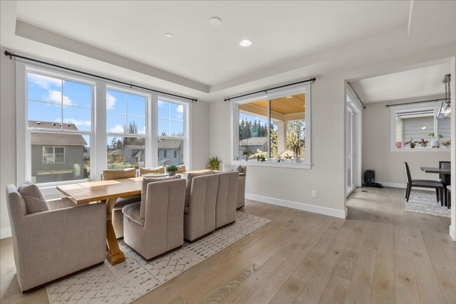 Building Photo - Luxury Living at Sagebrook