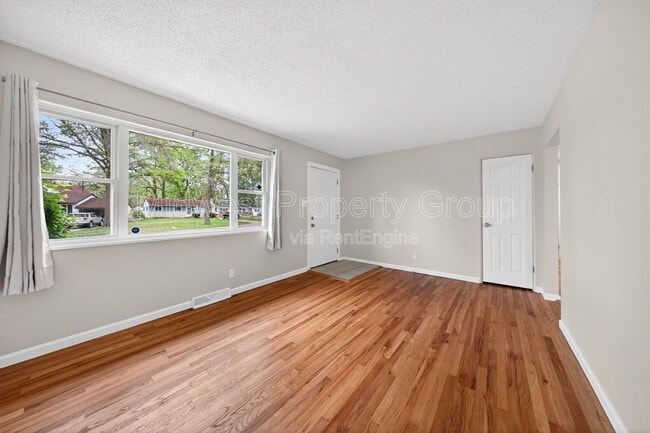 Building Photo - 645 Lilac Dr