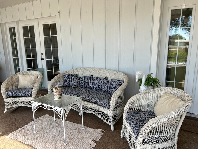 Building Photo - 1220 Lakeside Dr