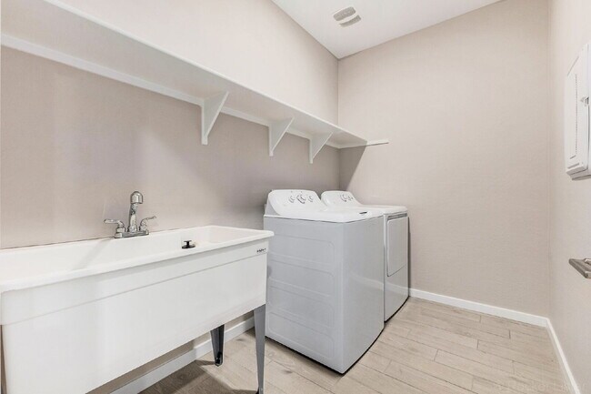 Building Photo - 19981 W Badgett Ln