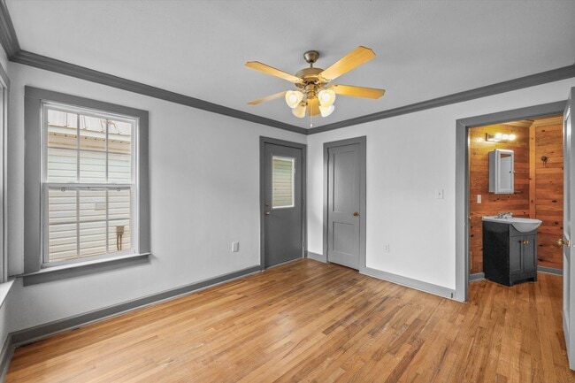 Building Photo - New Hope - fully remodeled gem