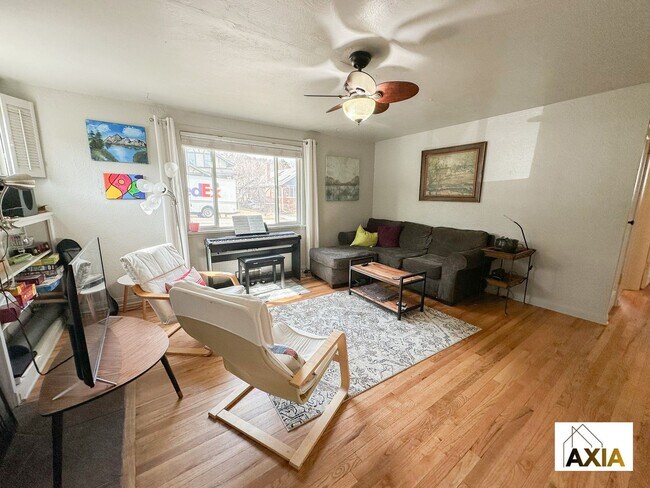 Building Photo - 3BD/1BA Home w/ Great Views!