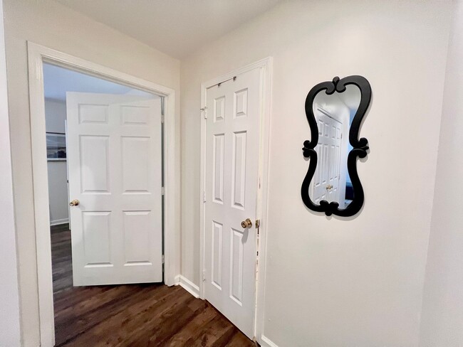 Building Photo - 707 Bagwell Ct