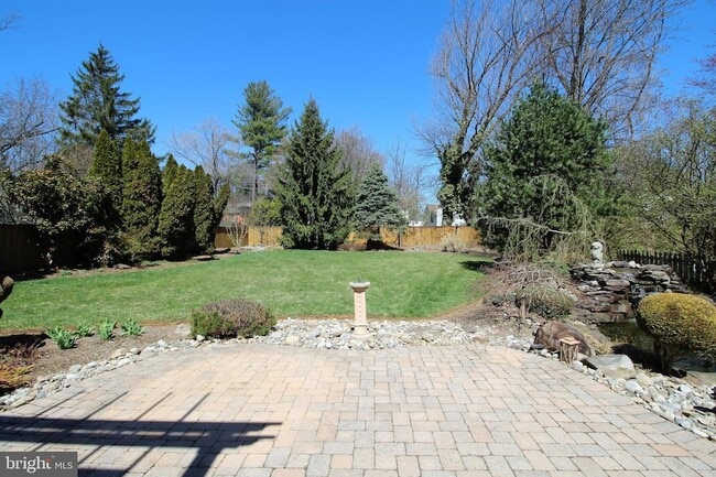 Building Photo - 5905 Lone Oak Dr