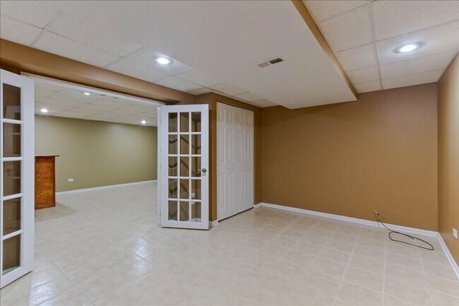 Building Photo - 309 E Theodore Ln