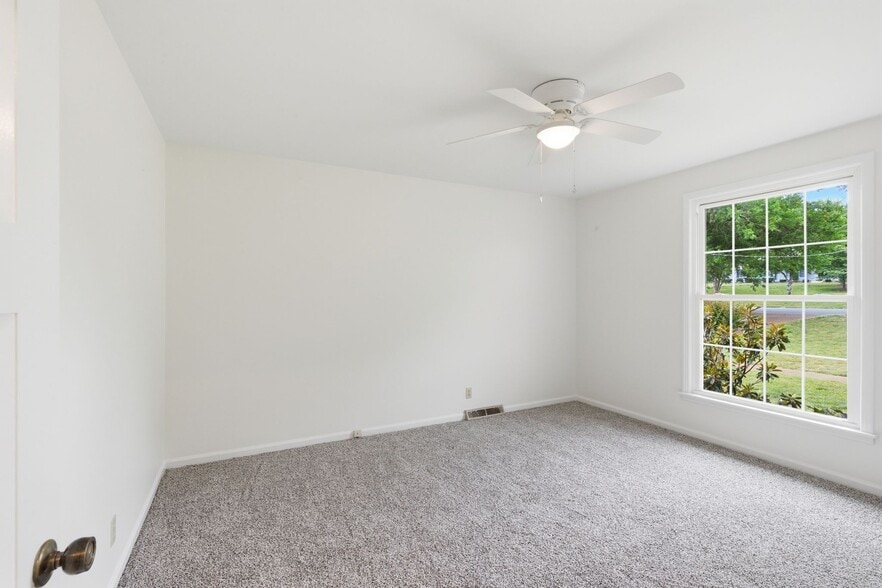 Building Photo - 213 Rising Sun Ln