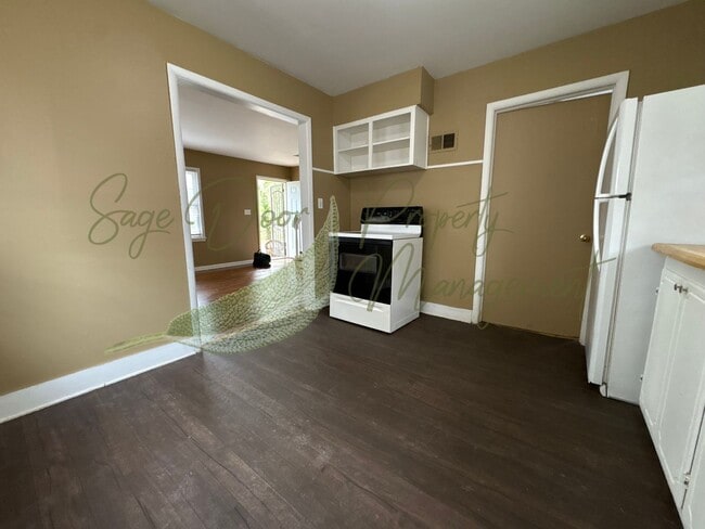 Building Photo - INDEPENDENCE DUPLEX!!!