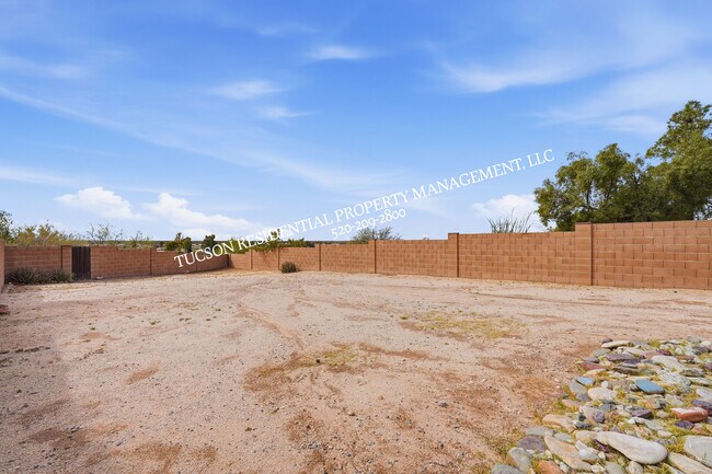 Building Photo - 9960 E Banister Dr