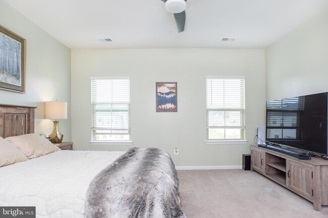 Building Photo - Stunning 3bd 2.5bth townhome in the Pondview community in Millersville.