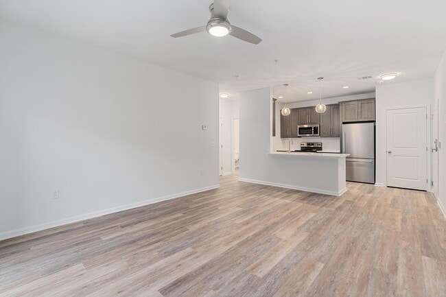 Building Photo - 565 W Lehigh St