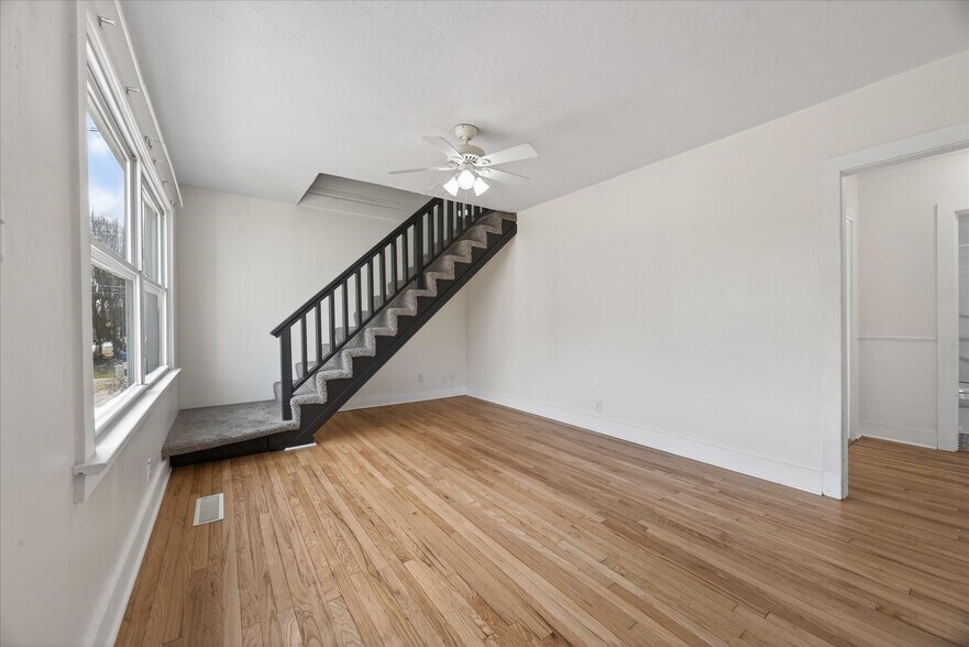 Building Photo - 2813 Faircourt St