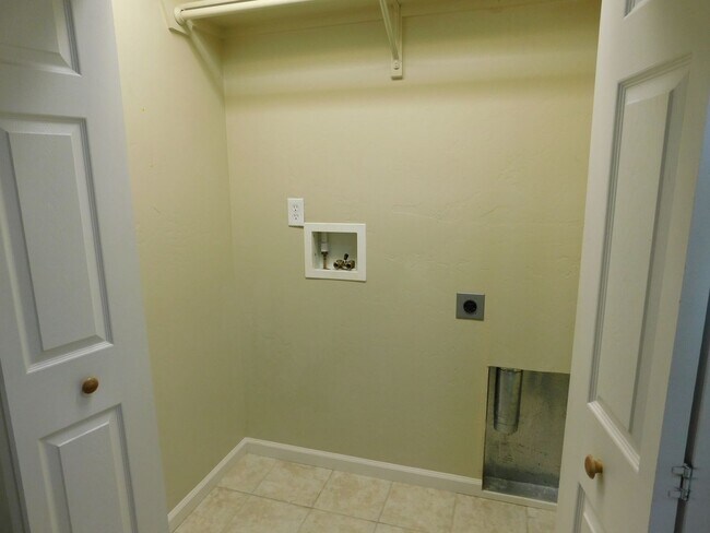 Building Photo - Ranch in Fruita