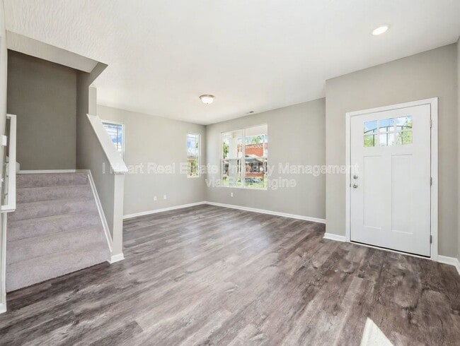 Building Photo - 33 Whitethorne Ave