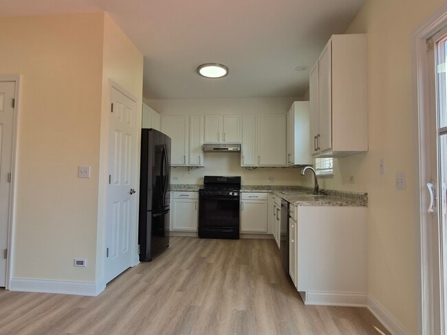 Building Photo - 2355 Shiloh Dr