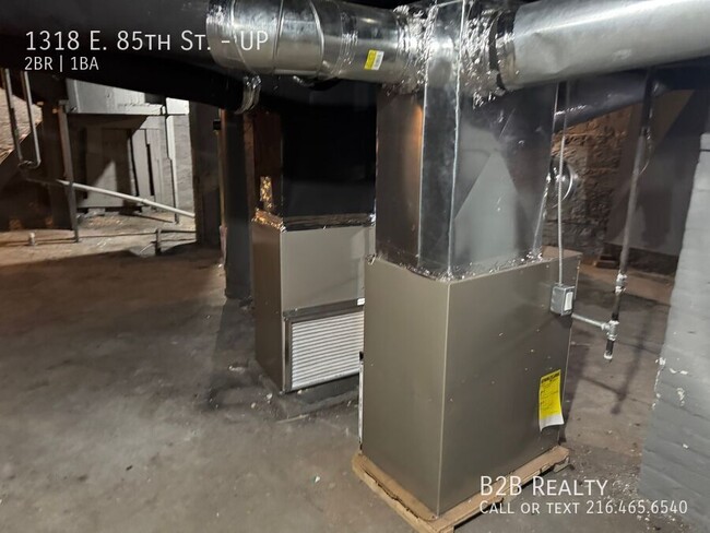 Building Photo - 1318 E 85th St