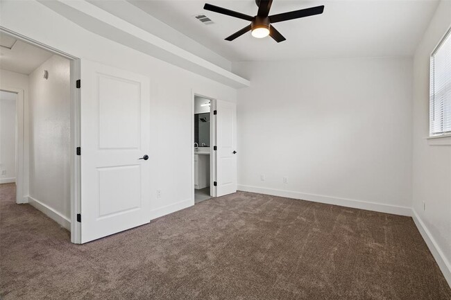 Building Photo - 1810 River Crossing Cir