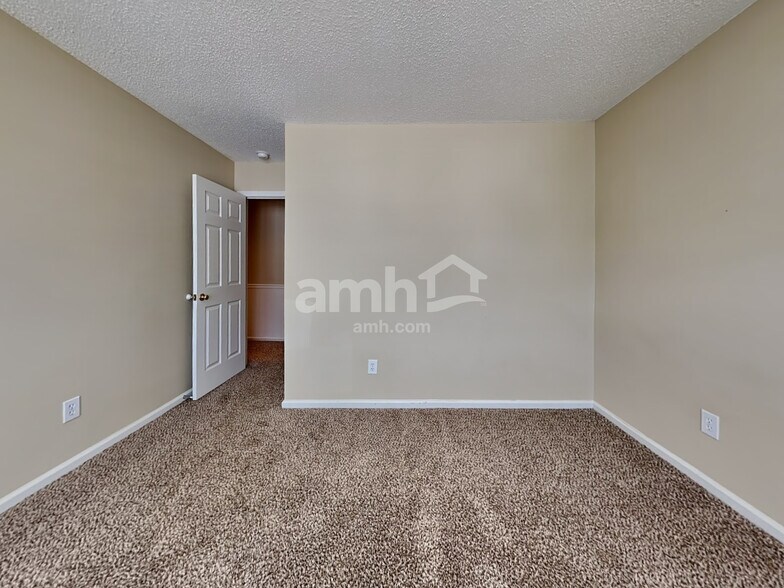 Building Photo - 193 Wildberry Ln