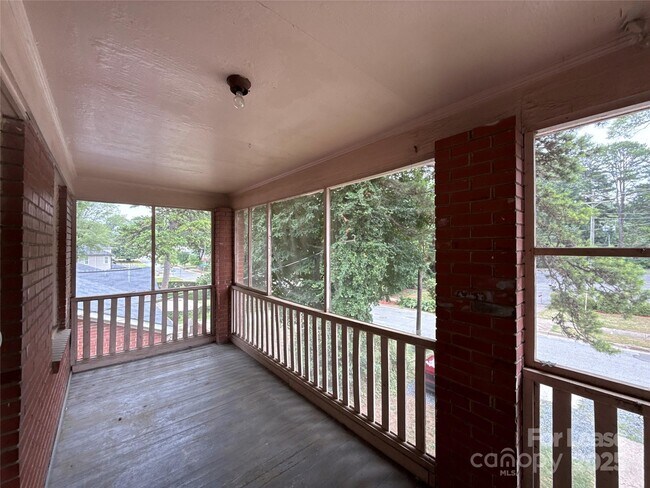 Building Photo - 2729 Bancroft St