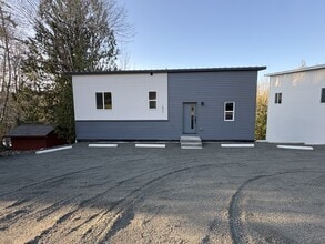 Building Photo - 1690 SE Crescent Dr