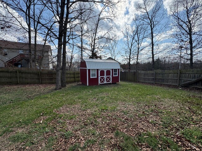 Building Photo - Beautiful spacious home in Waynesville