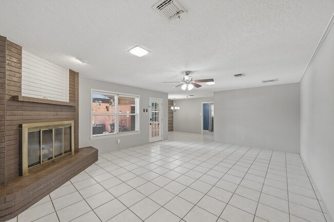 Building Photo - 2607 Brom-Bones Dr