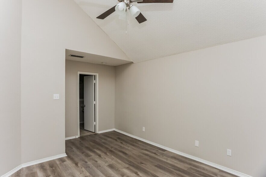 Building Photo - 2413 Claremont Dr