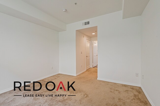 Building Photo - Gorgeous, Sun-Drenched Two Bedroom Walk Up...