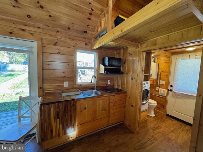 Building Photo - 12 W Loudoun St