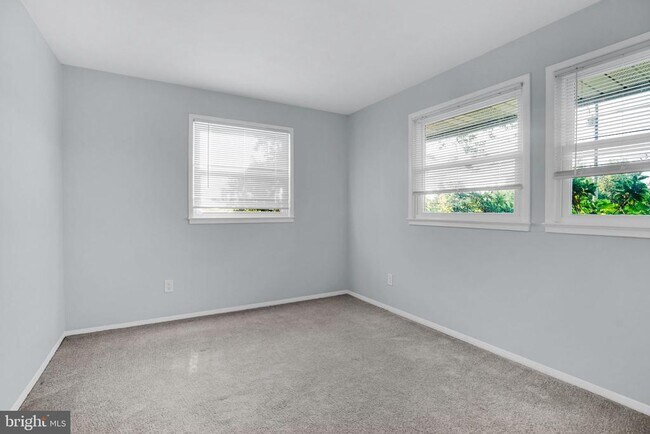 Building Photo - 13209 Thornton Dr