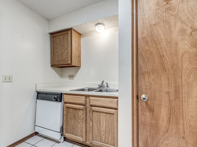 Building Photo - Charming 2 bed 2 bath duplex in Norman