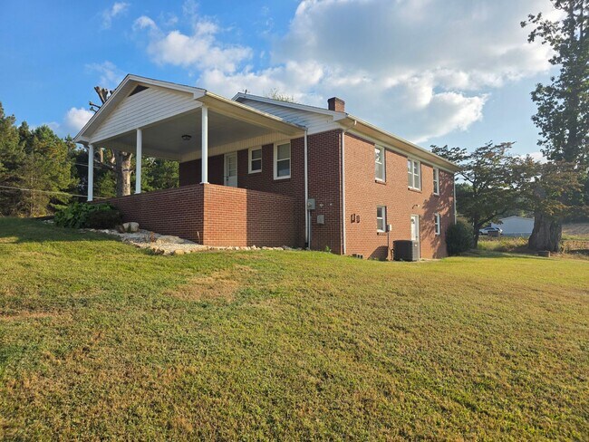 Building Photo - 3482 NC 268