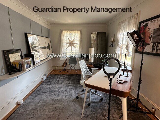 Building Photo - Lake is the Isles Single Family Home, 2 Car Garage, Dishwasher, Fenced Yard