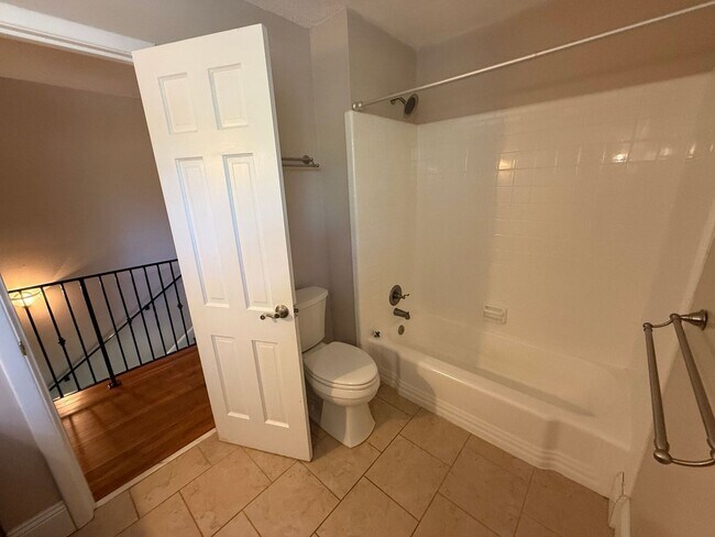 Building Photo - 905 Poinciana Dr