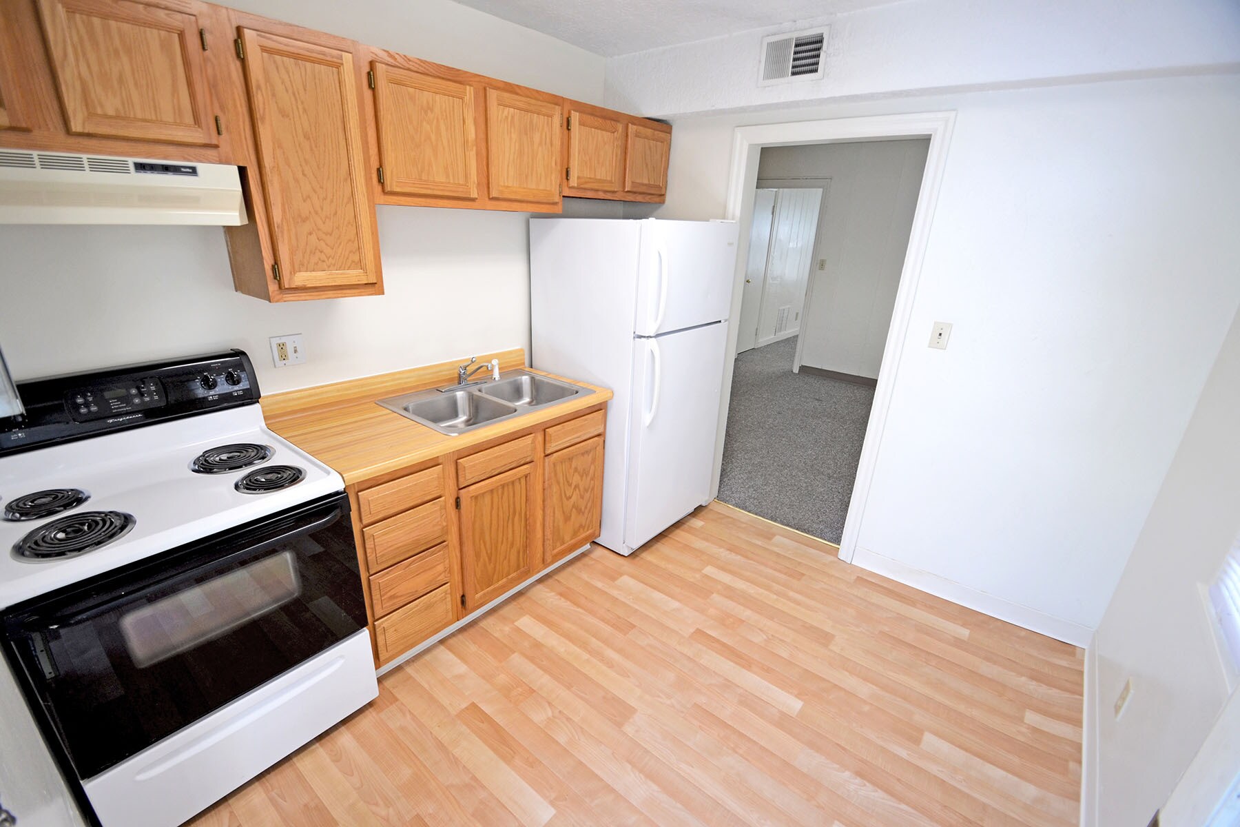 Kitchen - 409 E 7th St