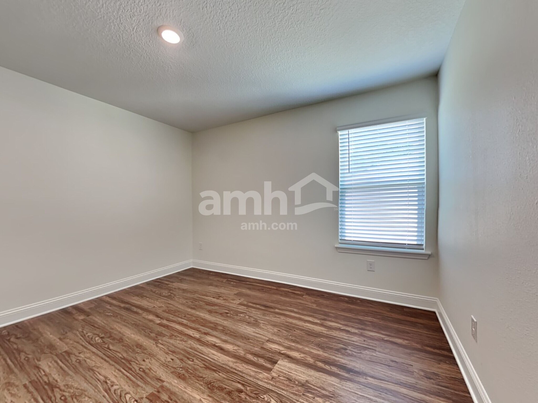 Building Photo - 215 Onate Cir