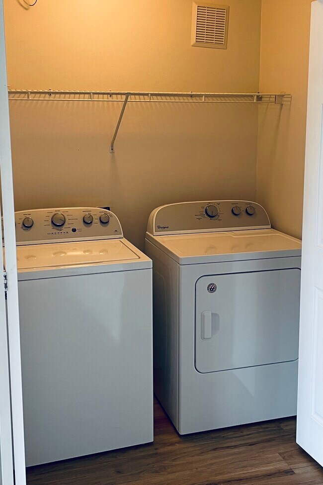 Building Photo - 8854 N Pamela St