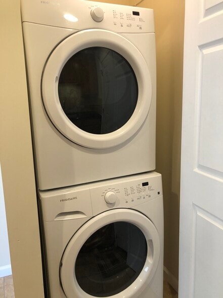 Building Photo - 3416 Dakota Ave