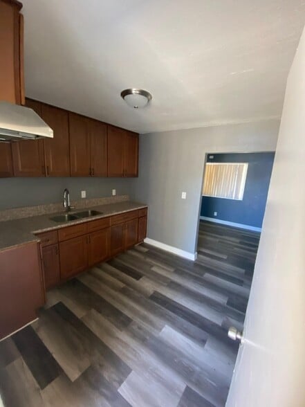 Building Photo - 16526 Chestnut St