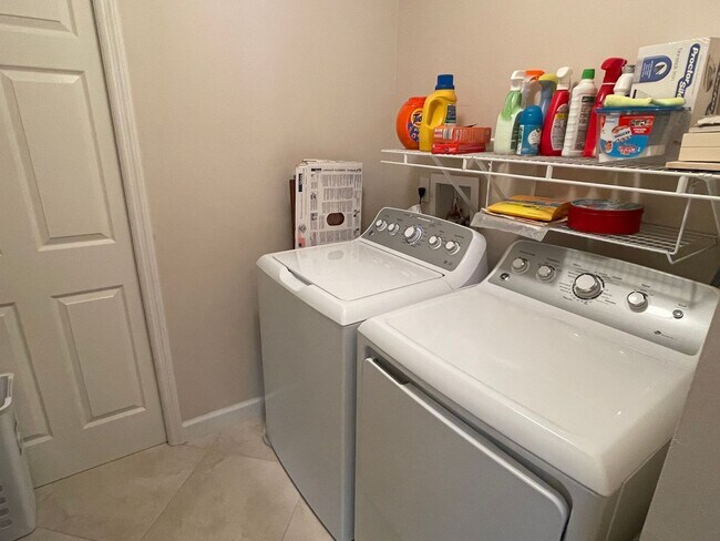 Building Photo - 440 Wiggins Lake Ct